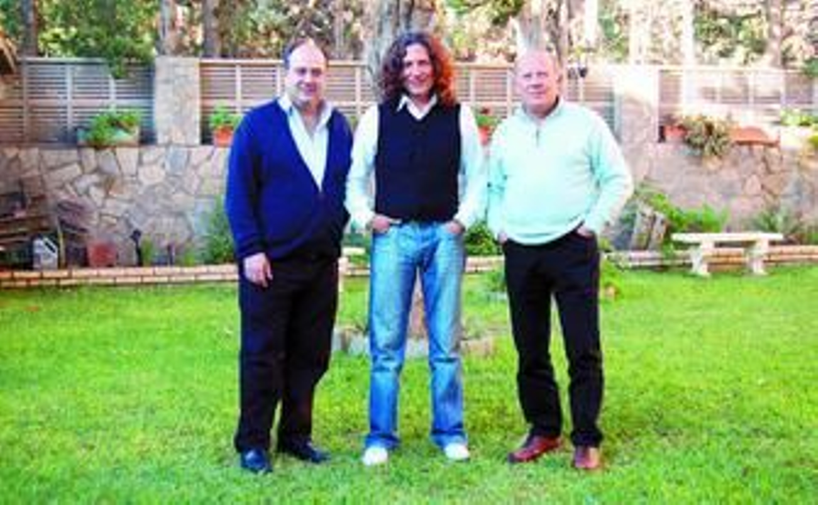 Vicente Carrillo junto a José Fernández Tomatito y Juan Miguel González, tres genios de la guitarra.
