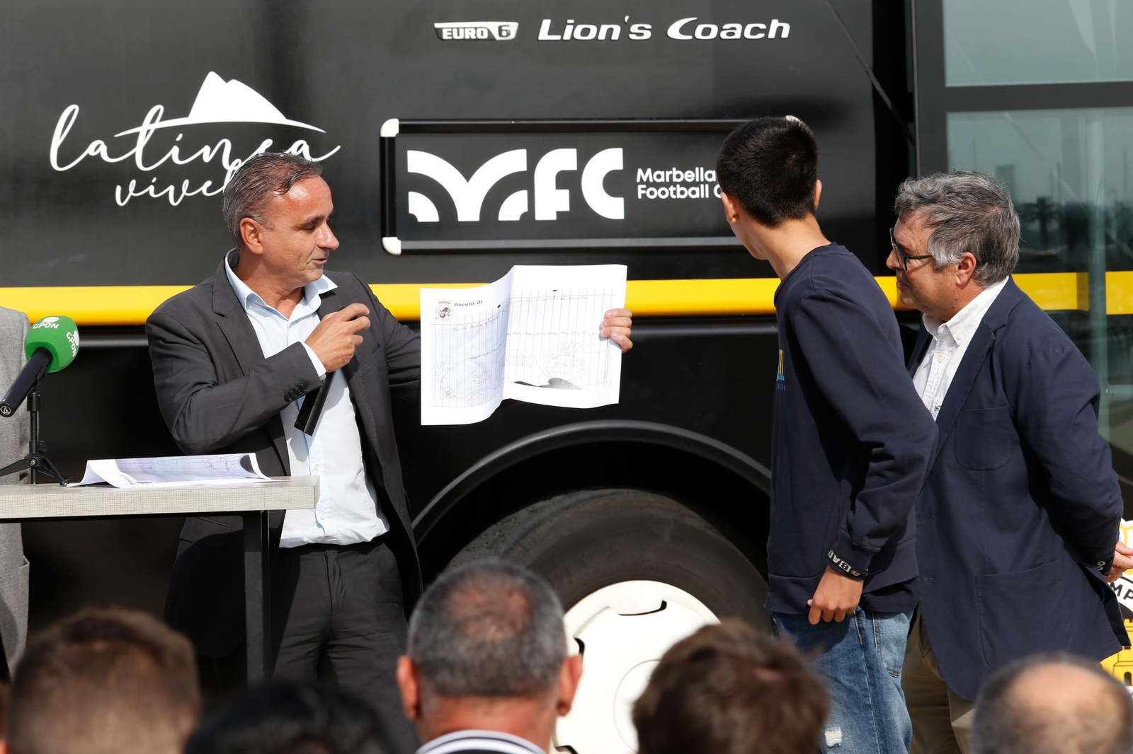 Las fotos de la presentación del nuevo autocar de la Balona