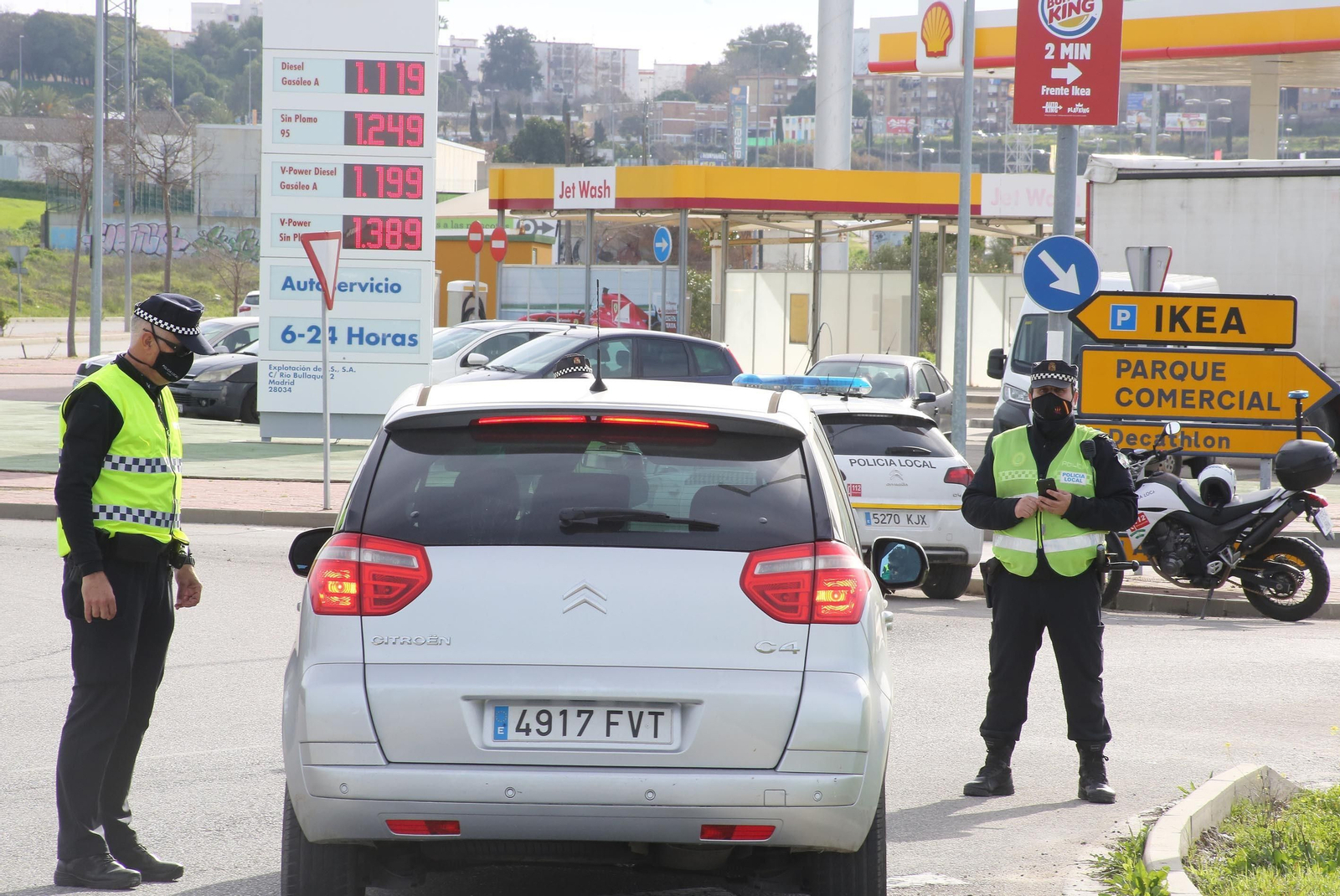 Coronavirus: Controles de la Policía Local a la entrada a Jerez desde Sanlúcar