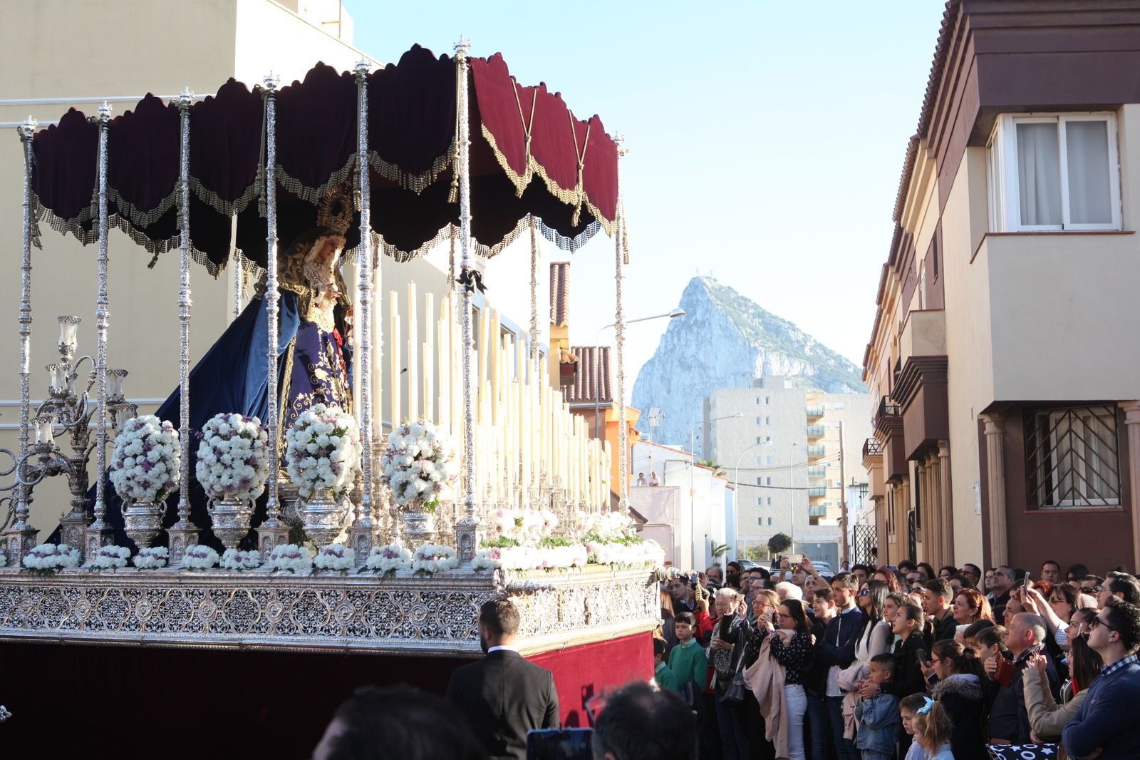 Penas y Dolores, por las calles de La Línea
