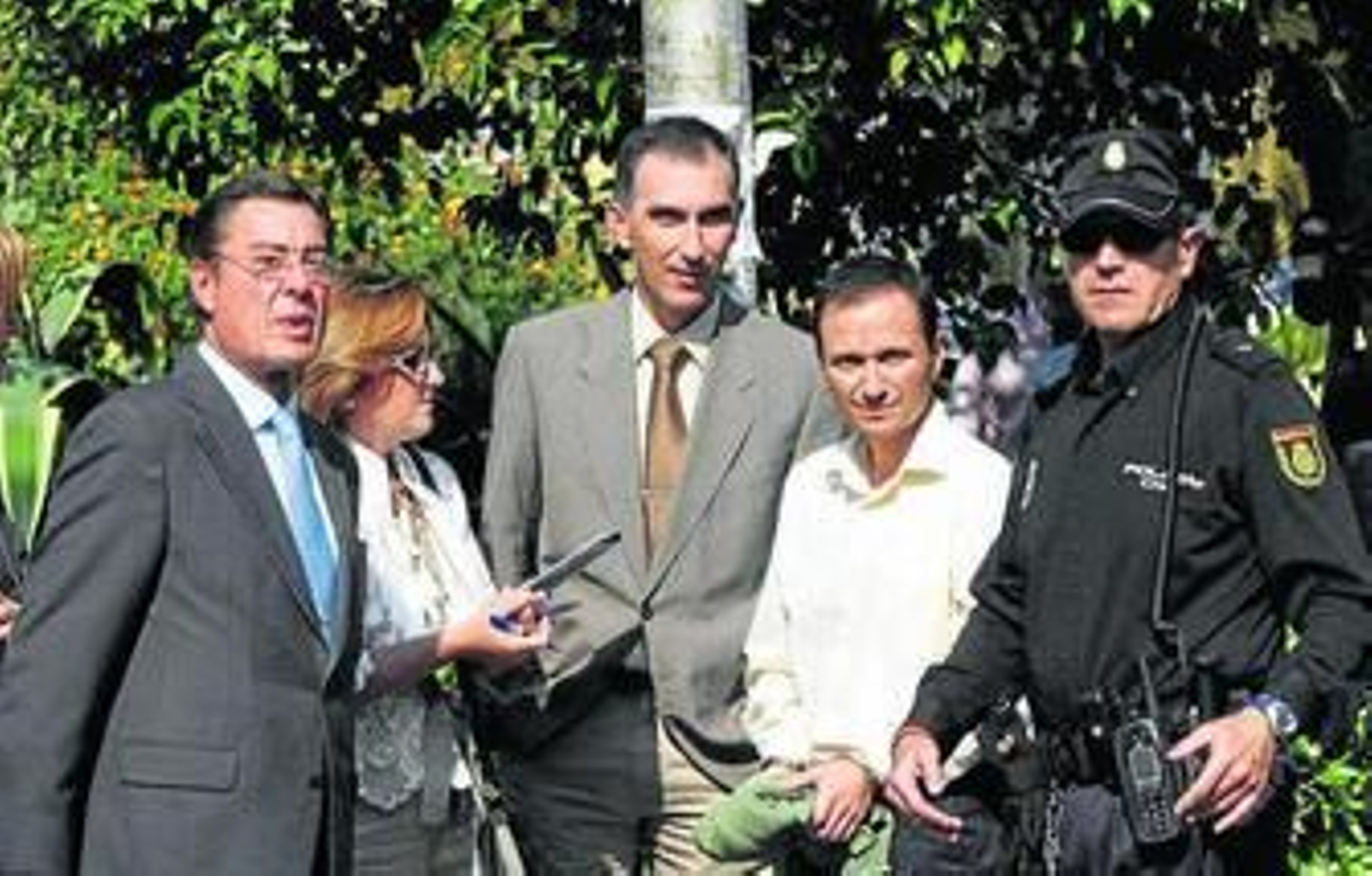 El juez instructor junto a José Bretón durante la reconstrucción en el parque Cruz Conde.