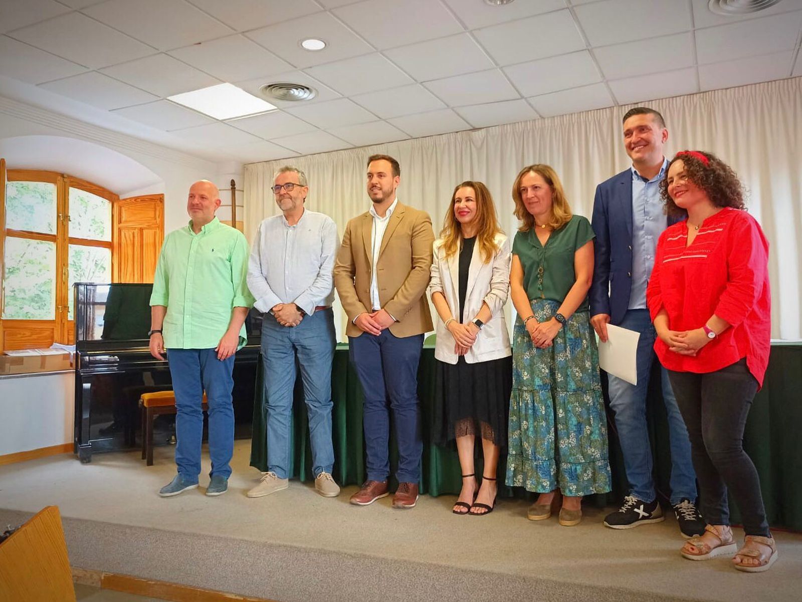 María Ángeles Barrionuevo gana el sexto premio de poesía 5 a las 5.