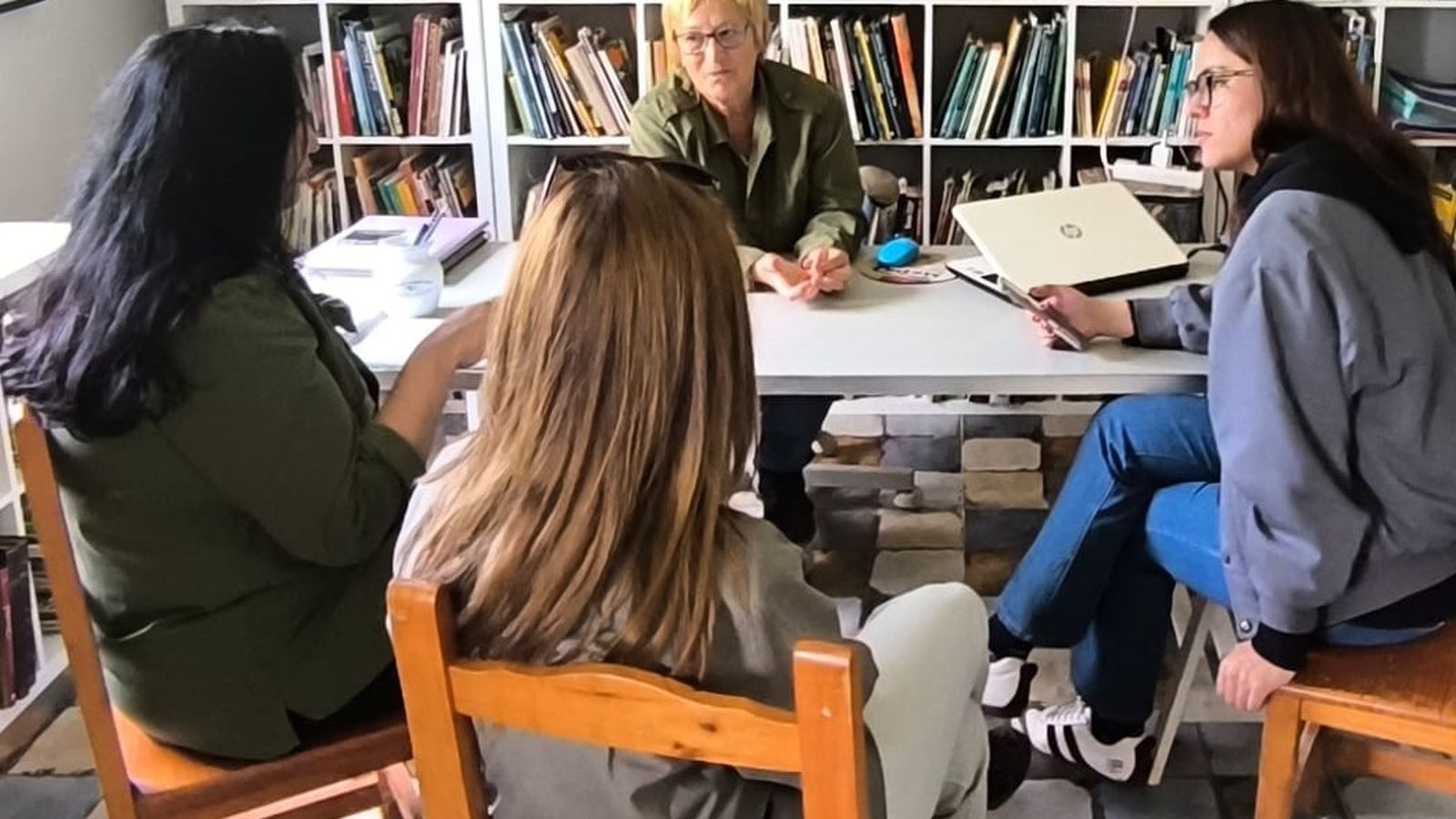 El qeuipo de Mujeres pod Doñana preparando hace unos meses el proyecto de iniciativas turísticas para Almonte.