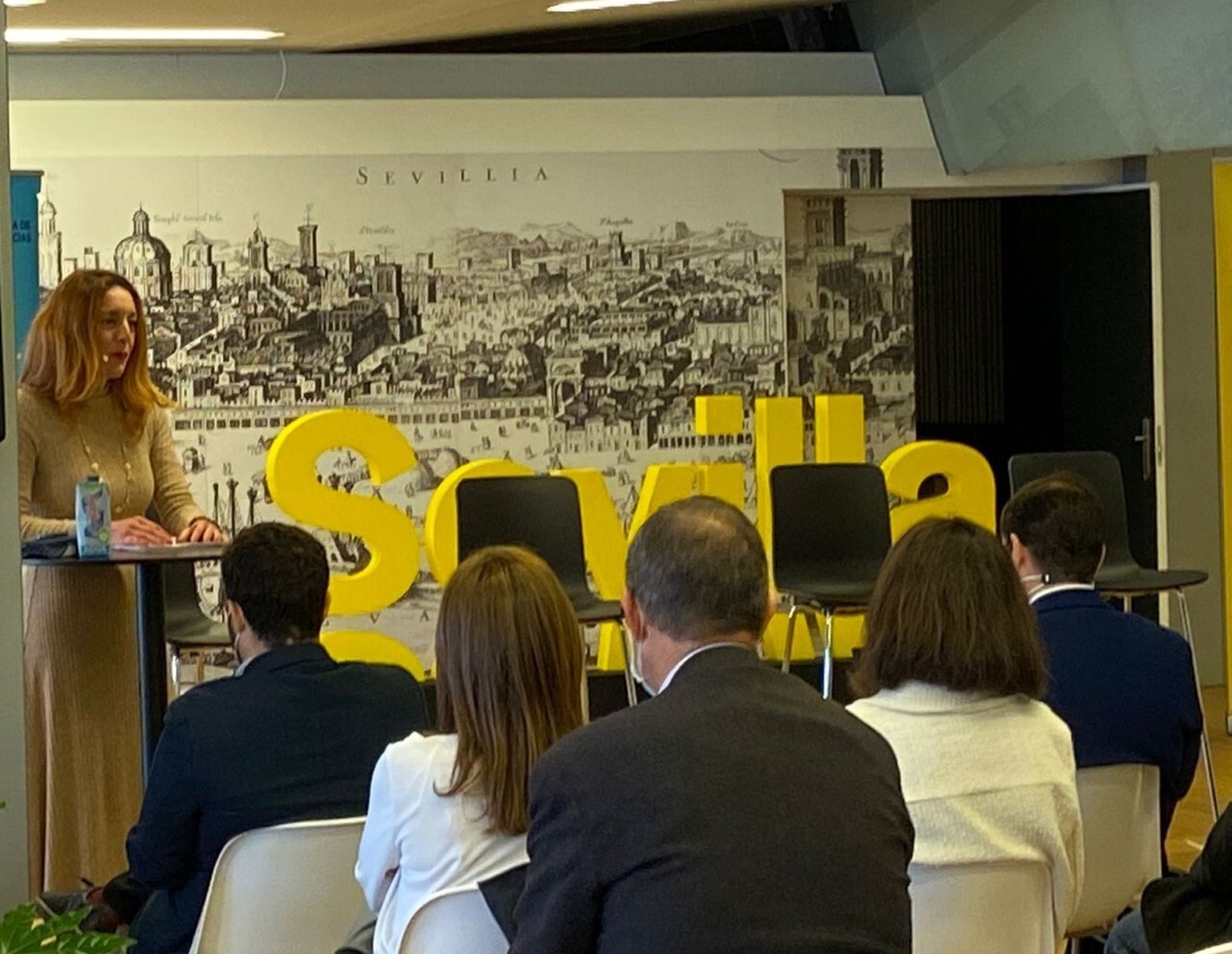 Clara Macías durante su intervención en el segundo comité técnico de ciudades inteligentes.