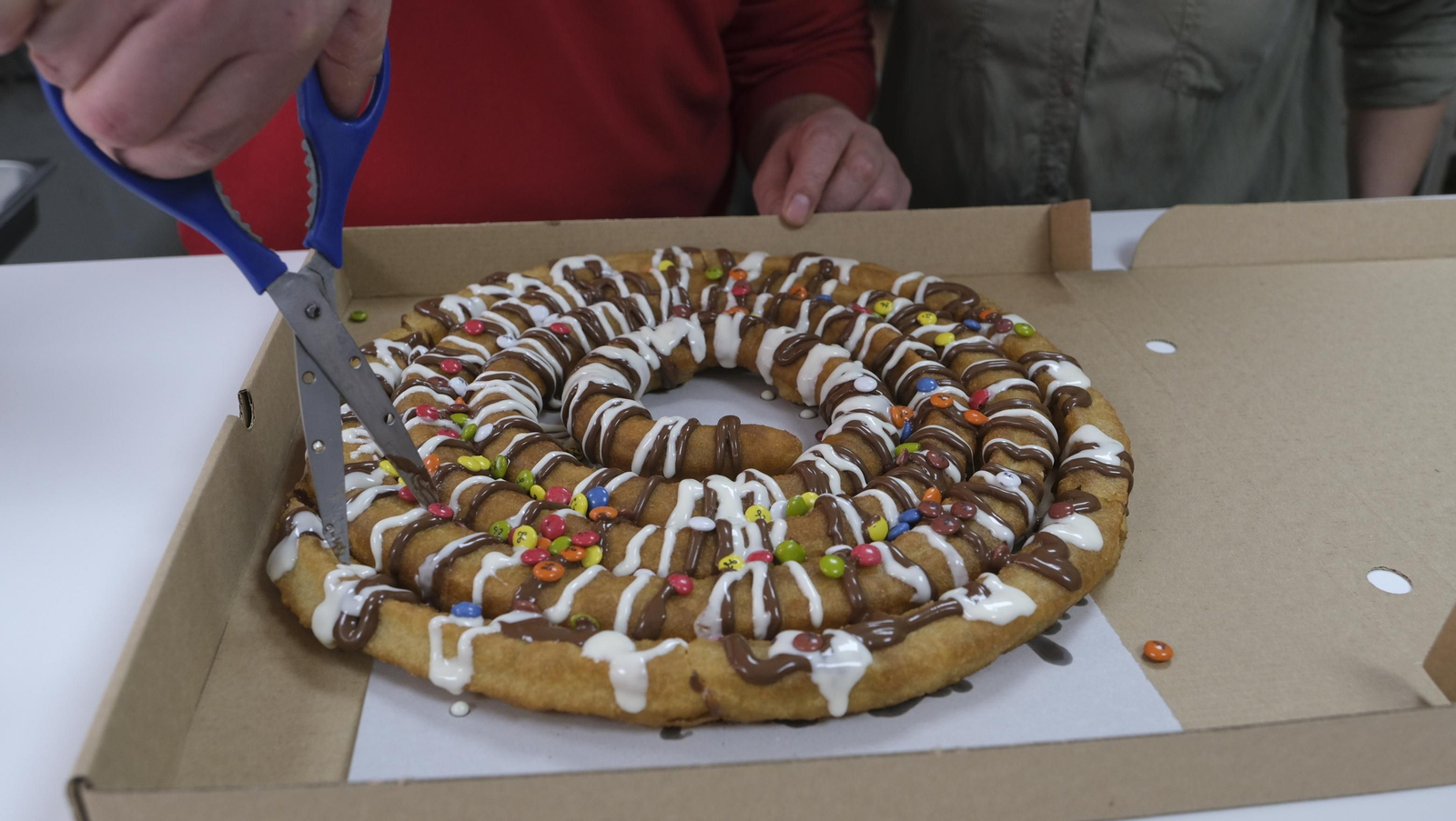 Fotogalería churro-pizza. Churrería Plaza Mayor. Huércal Overa.