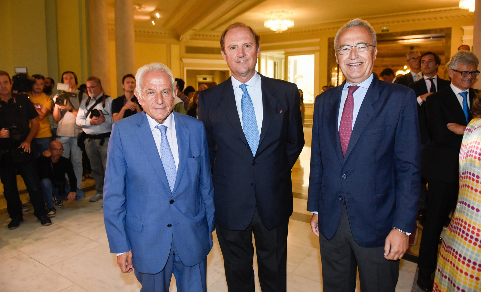 Los invitados al Foro Joly con Juanma Moreno en Madrid, en imágenes