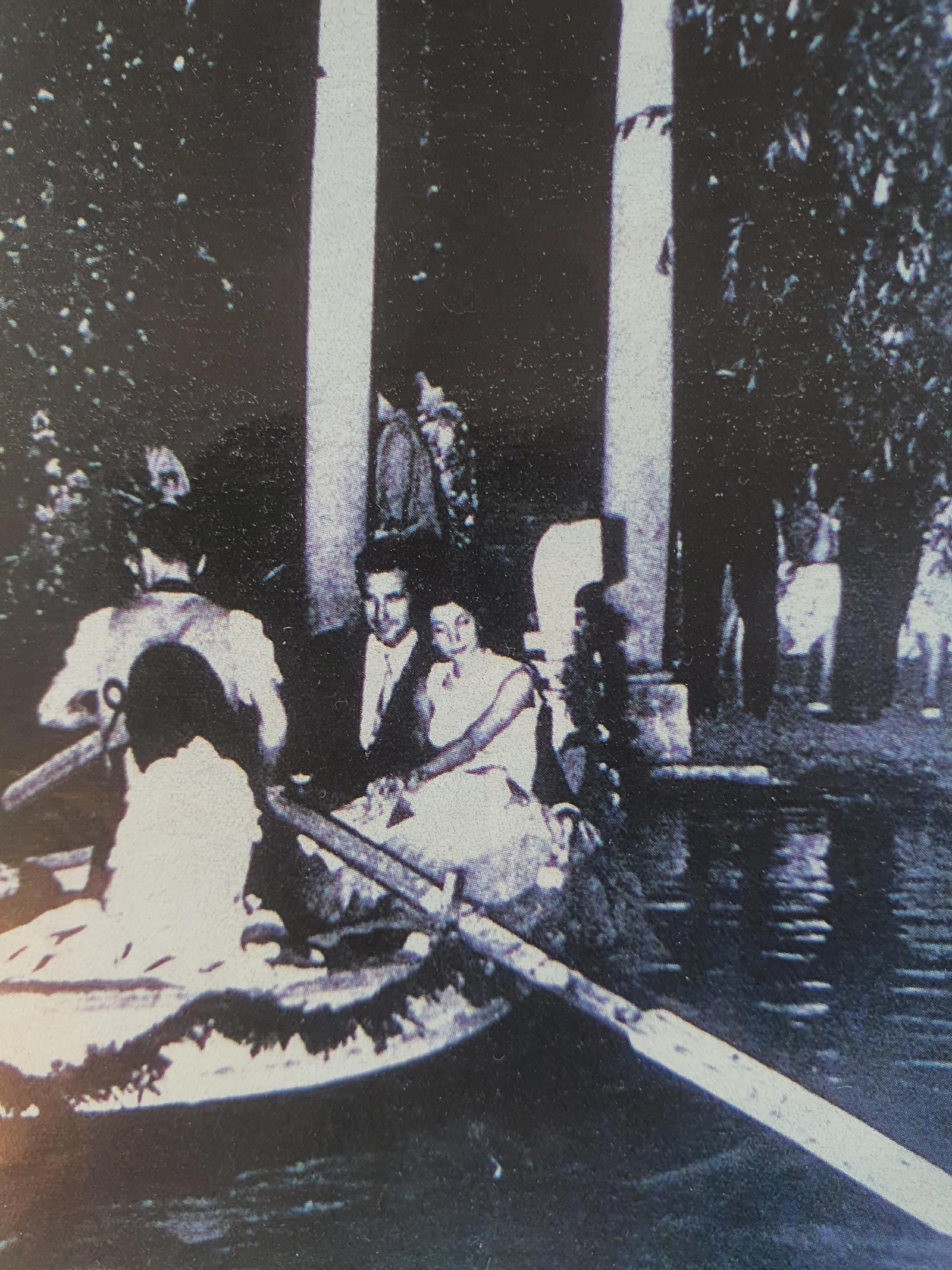 2-Góndolas por el lago del carmen de Los Mártires.