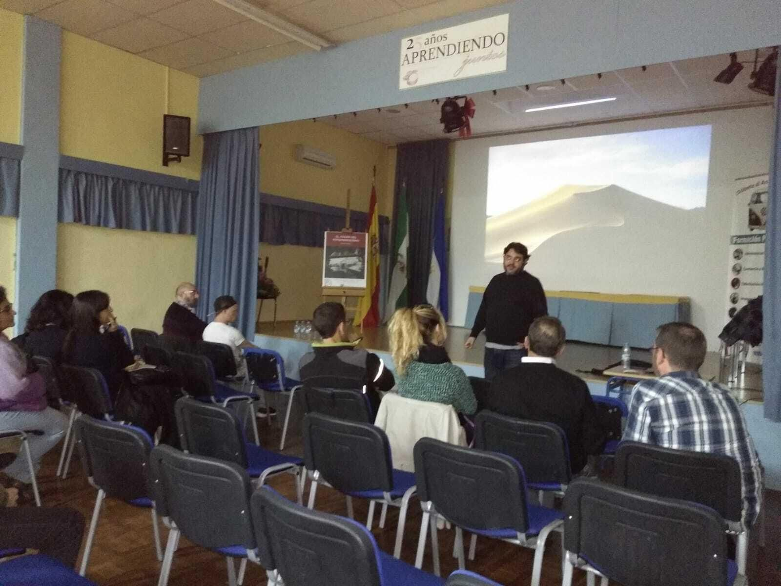 Un momento de la charla de Javier Fergo.