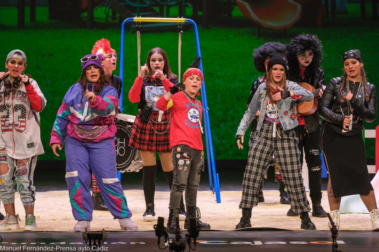 La chirigota 'La banda del columpio', que cerrará la final.