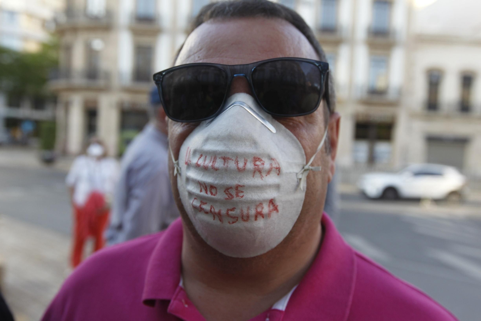 Fotogalería manifestación a favor del mundo del toro. Almería