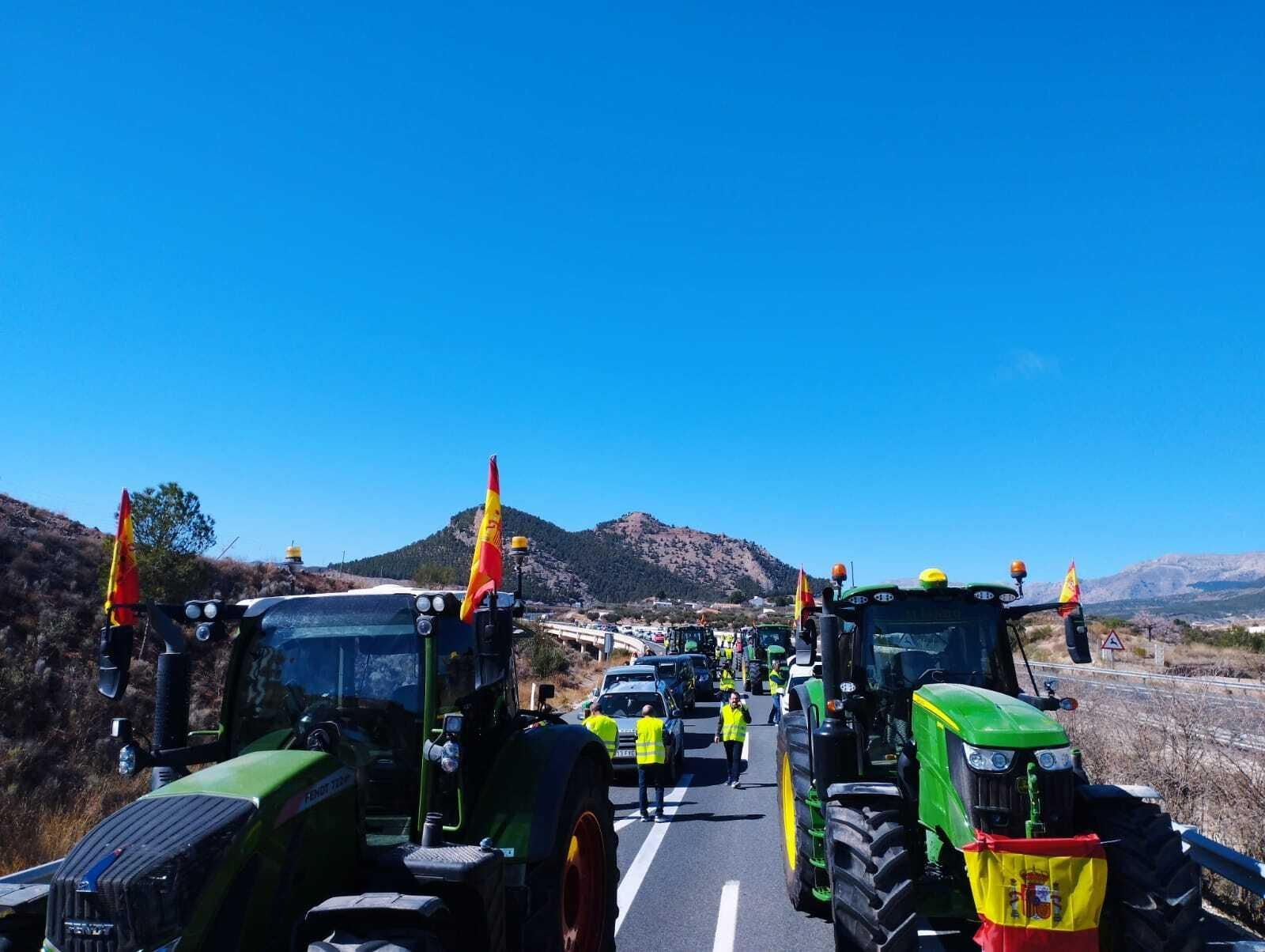 Así ha sido la tractorada que ha recorrido la A92N, por la Comarca de los Vélez