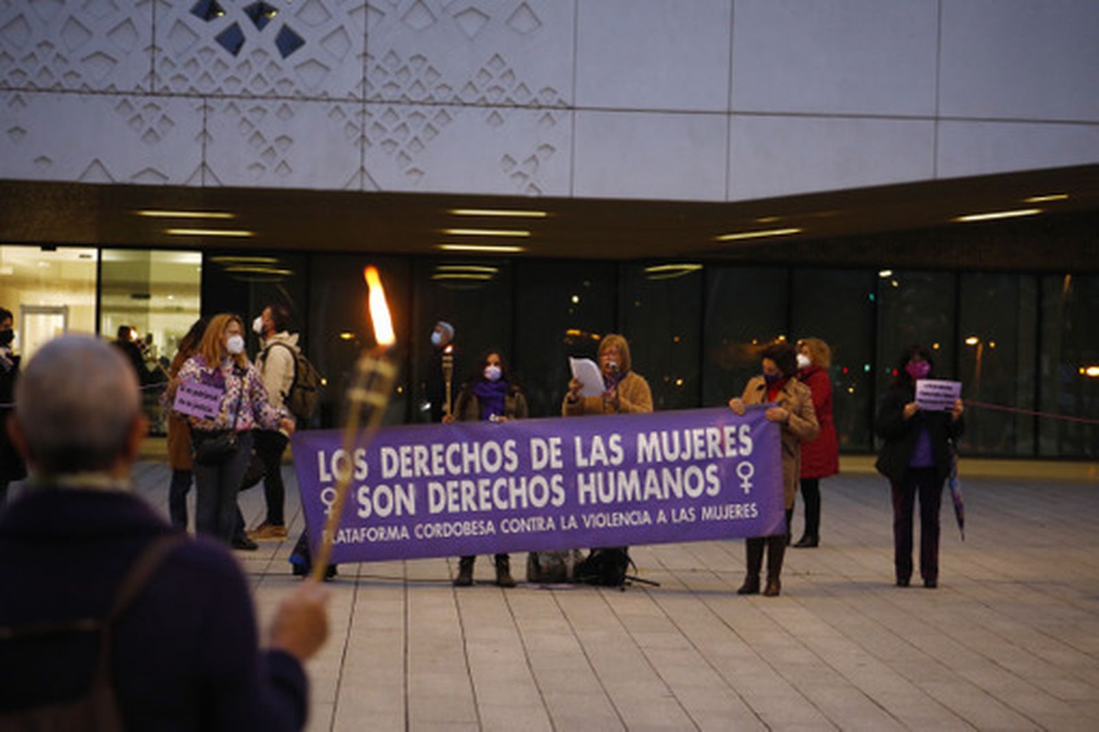 Concentración de la Plataforma cordobesa contra la Violencia de Género frente a la Ciudad de la Justicia.