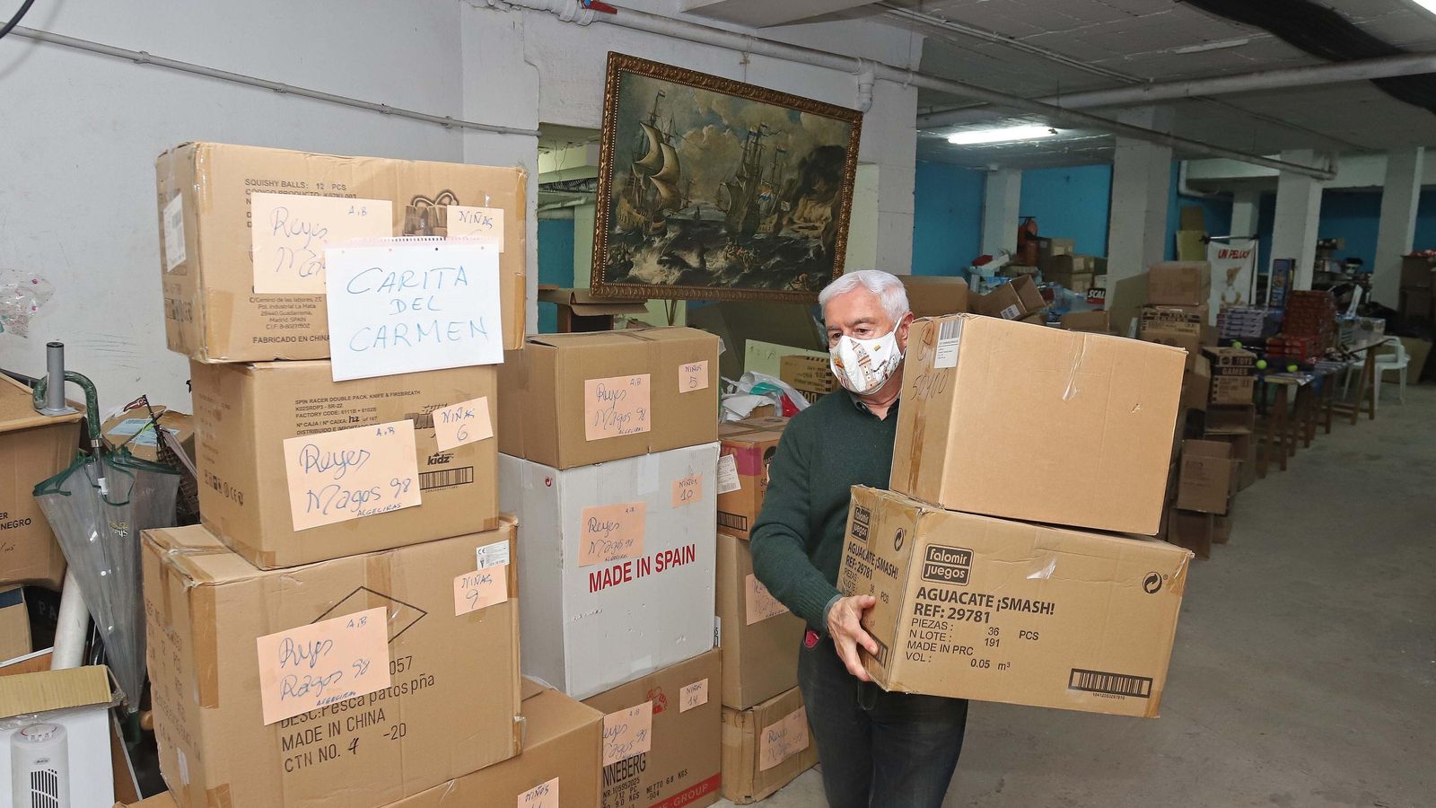 Carrascal carga con varias cajas