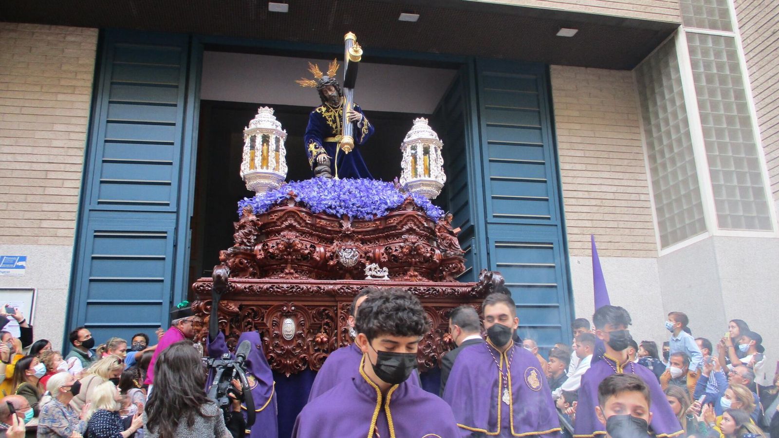 Imágenes de la estación de penitencia de la Hermandad de Pasión de Almería