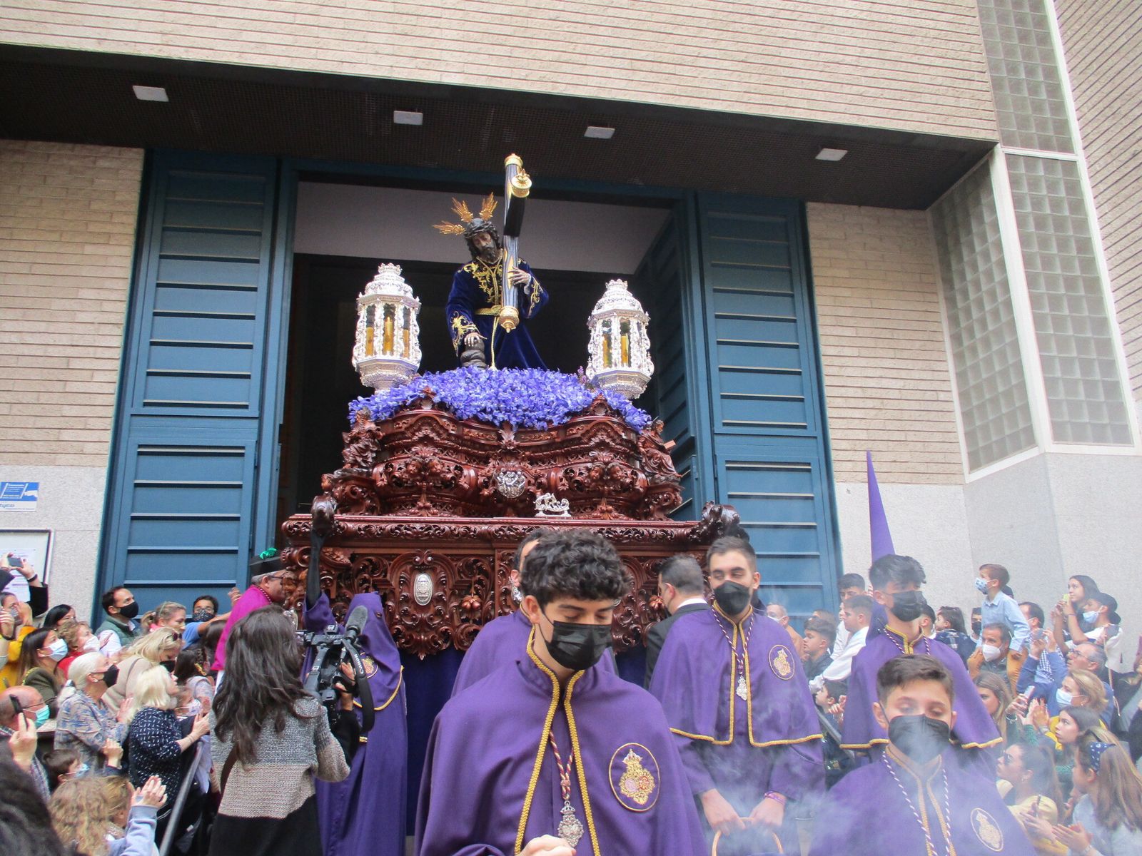 Imágenes de la estación de penitencia de la Hermandad de Pasión de Almería