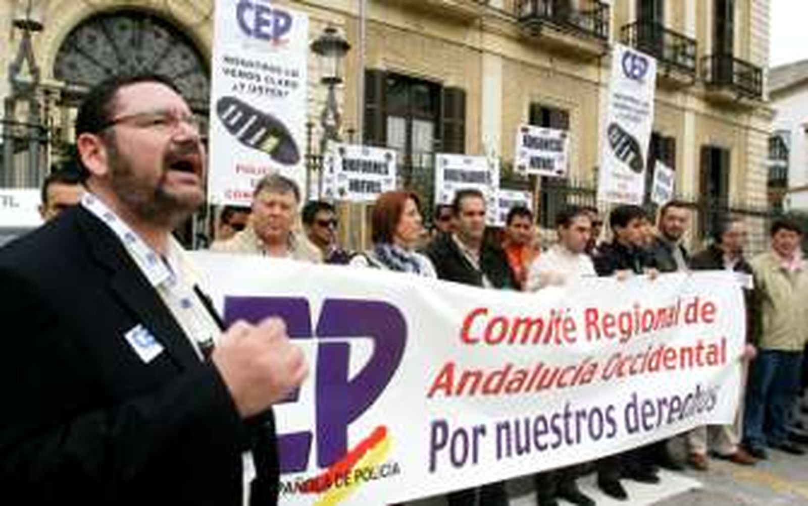 "Hay pocos agentes para proteger a las víctimas de malos tratos"