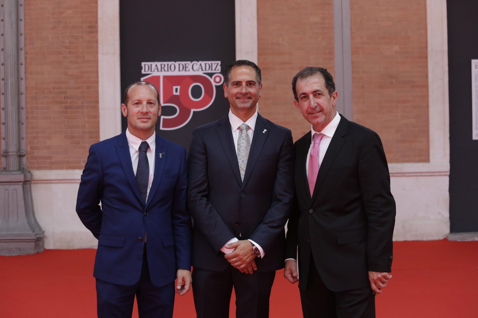Alejandro Camacho y Javier y Fernando Córdoba, del grupo El Faro, que se encargó del catering que sirvió el almuerzo para conmemorar el 150 aniversario del Diario.