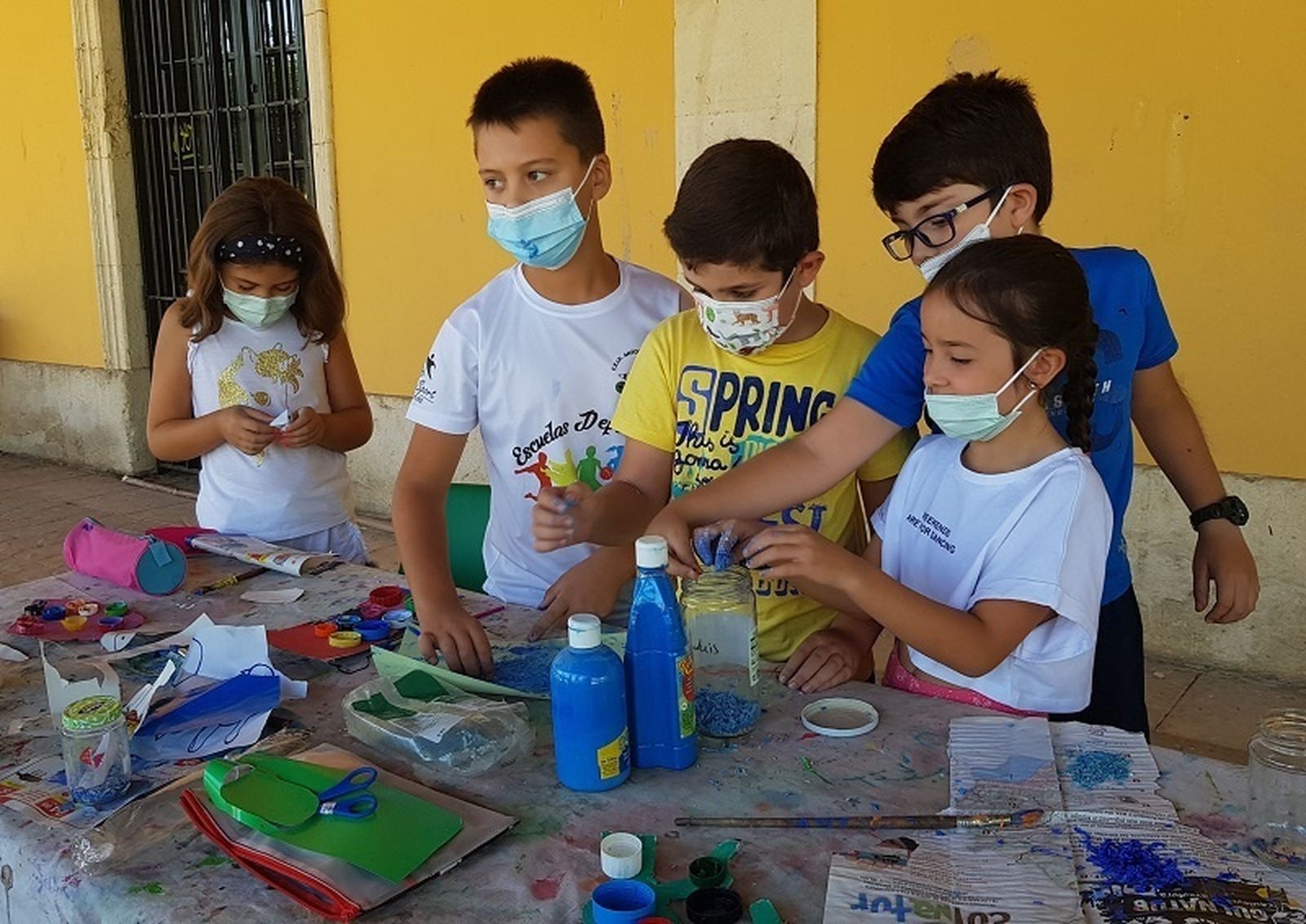 Un grupo de alumnos del Aula de la Naturaleza de Lucena.