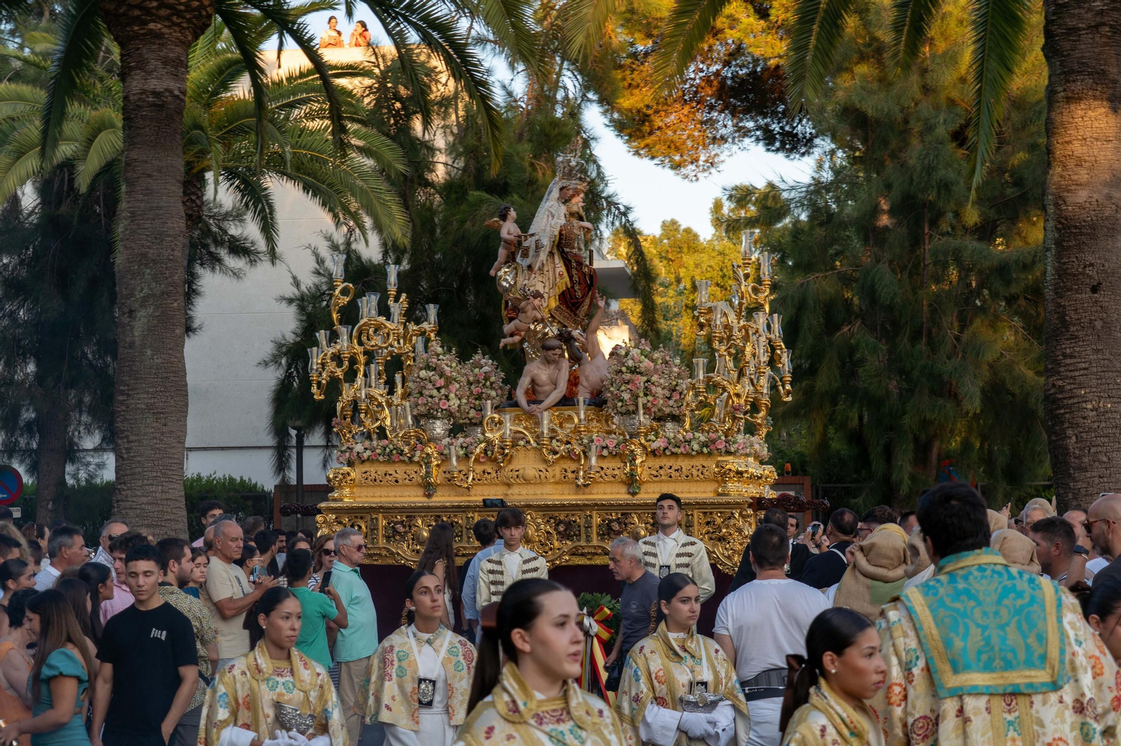 Imágenes de la procesión La Virgen del Carmen por las calles de Huelva