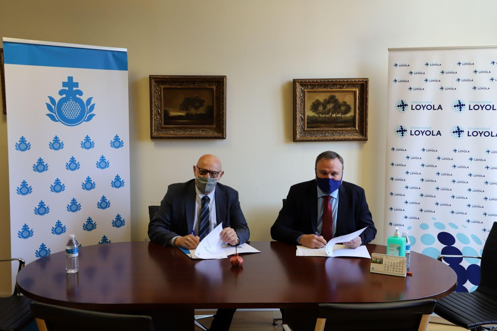 Firma del acuerdo entre la Universidad Loyola y la Orden Hospitalaria de San Juan de Dios. Firma del acuerdo entre la Universidad Loyola y la Orden Hospitalaria de San Juan de Dios.