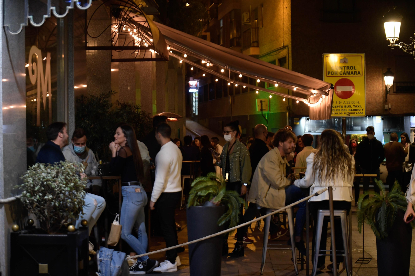 Fotos de los bares de Granada cerrando a las 22:00 horas