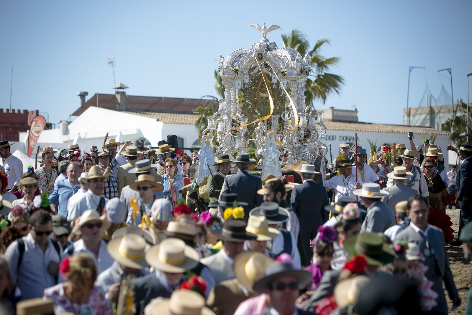 La hermandad de Sanlúcar cruza Bajo de Guía