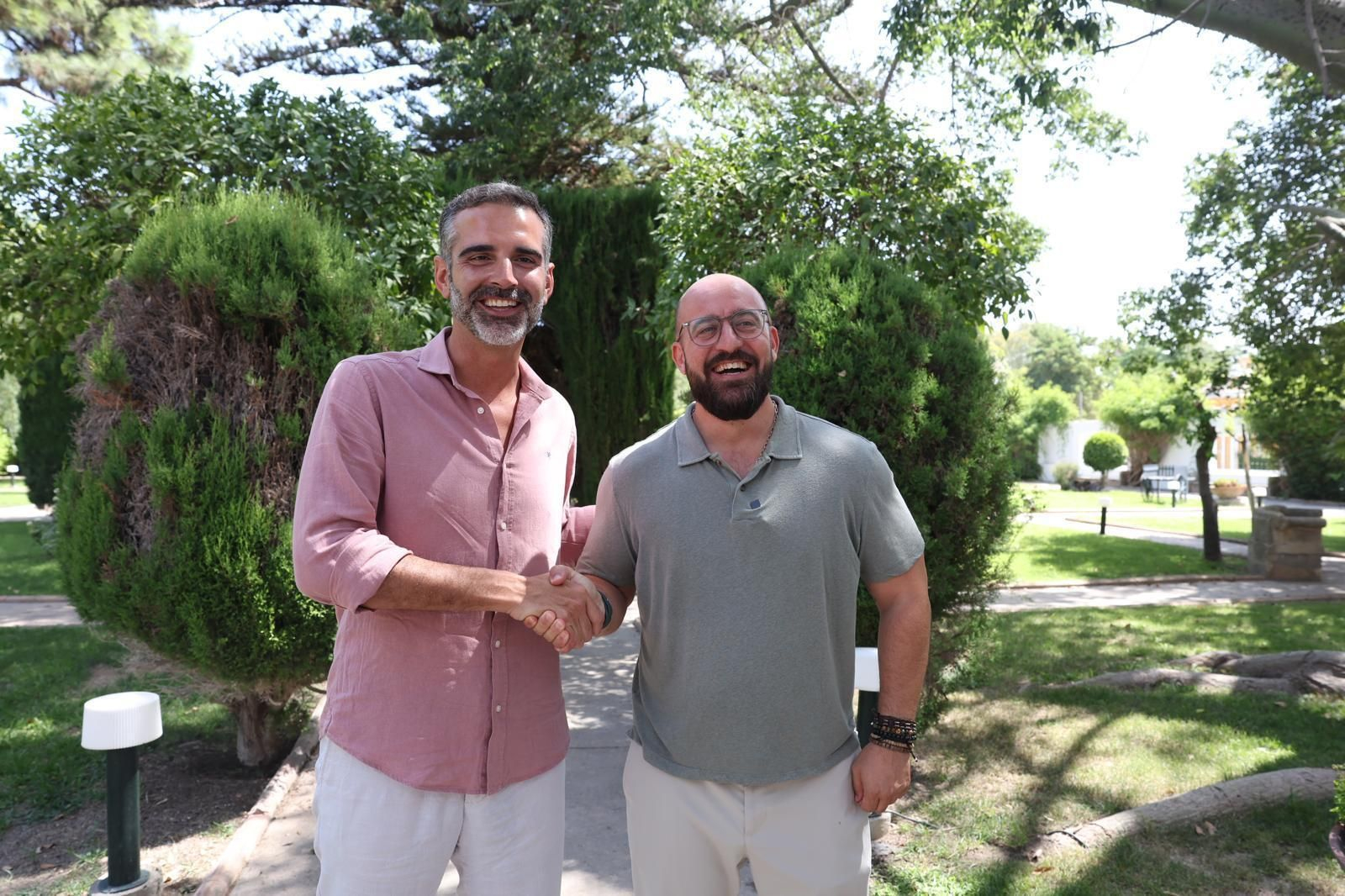 El consejero Ramón Fernández-Pacheco junto al alcalde de El Puerto, Germán Beardo.