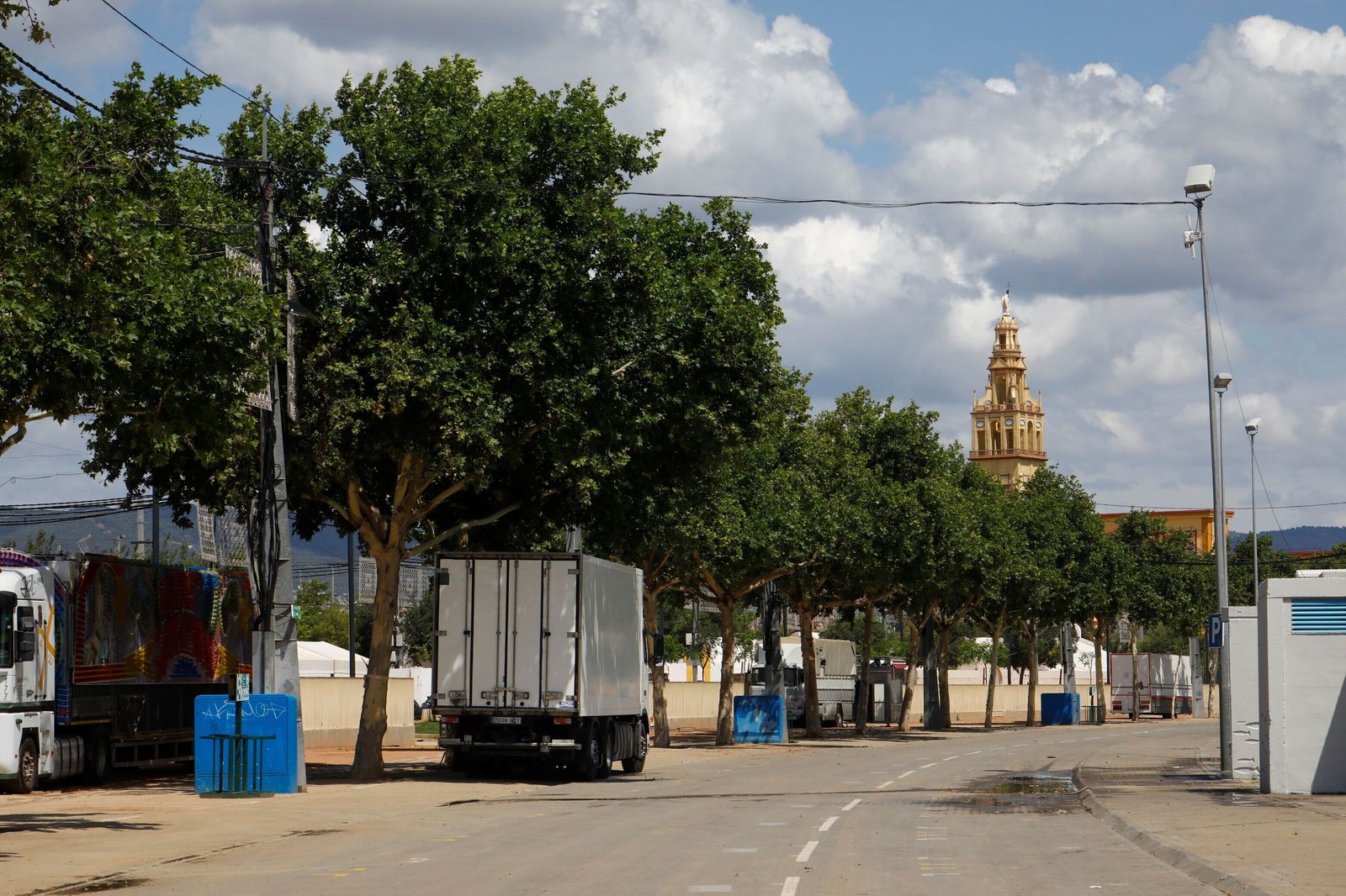 El desmontaje de las casetas y atracciones de la Feria de Córdoba, en imágenes