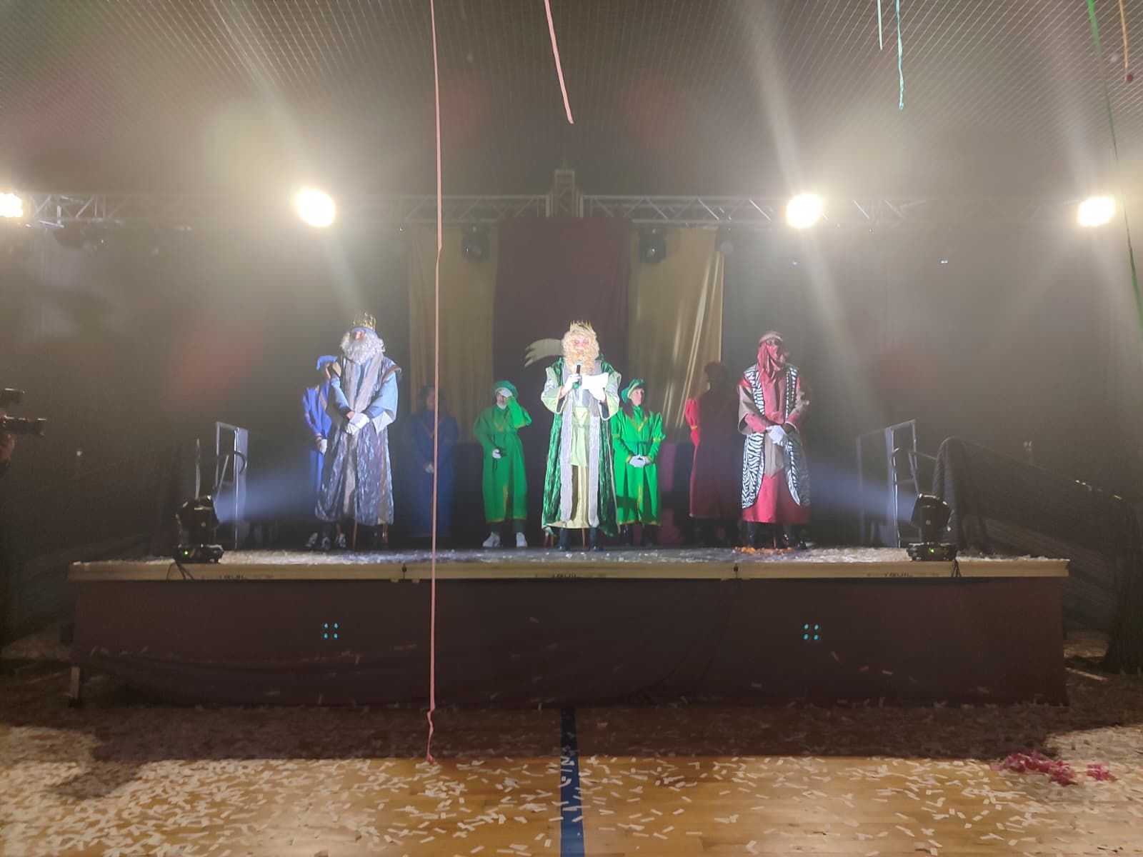 Los Reyes Magos realizan un espectacular acto en Tíjola: el público disfruta de música y bailes