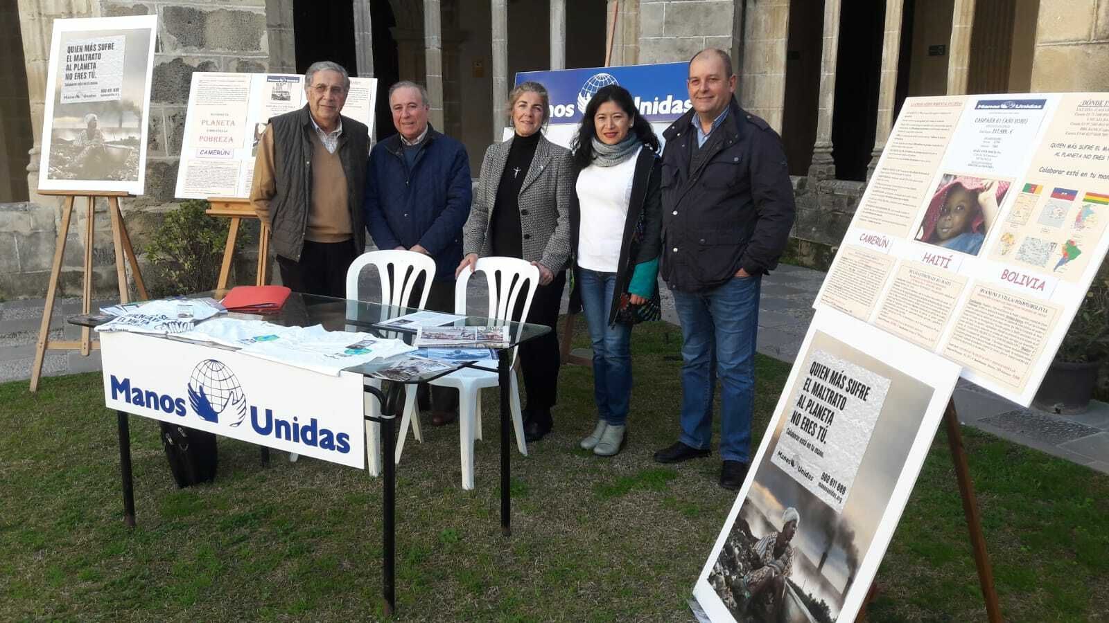 La delegada Ana Hérica Ramos junto a miembros de Manos Unidas Jerez