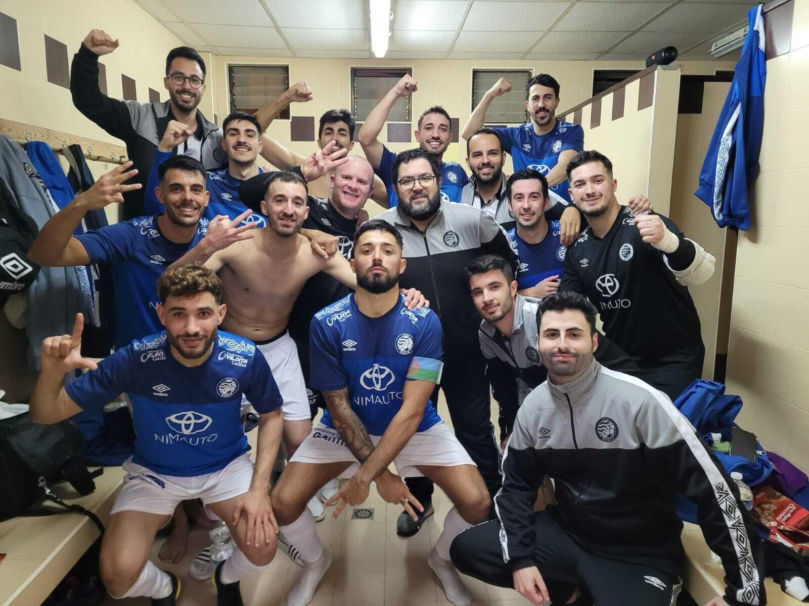 Los jugadores del Xerez Toyota celebran su triunfo ante El Puntarrón.