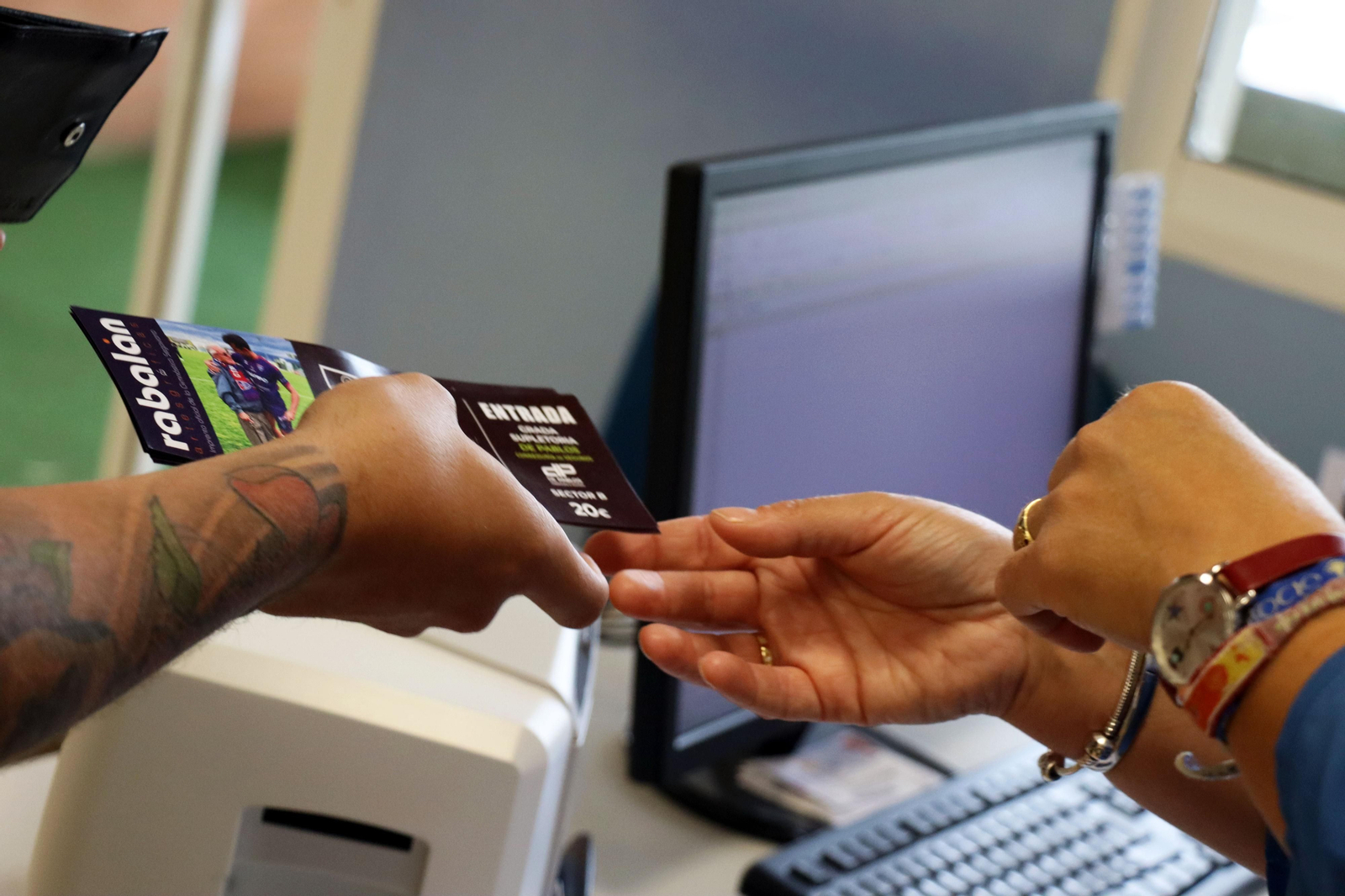 Las mejores imágenes de la venta de entradas para el partido Gimnástica Segoviana-Recreativo