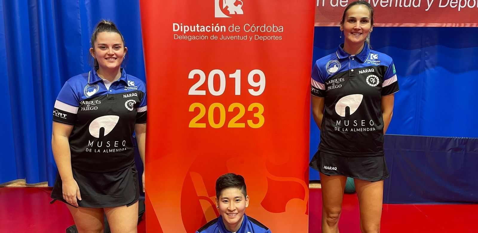 Las jugadoras del Museo de la Almendra posan tras el triunfo.