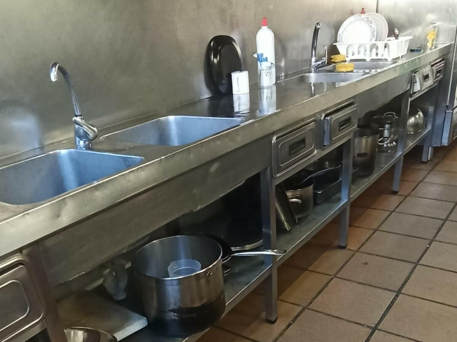 Estado que presenta el parque de bomberos de la avenida de los Custodios, en fotos