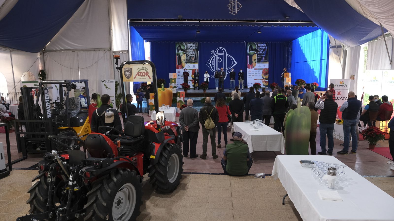 El Casino de Dalías es el escenario, cuya dirección también colabora.