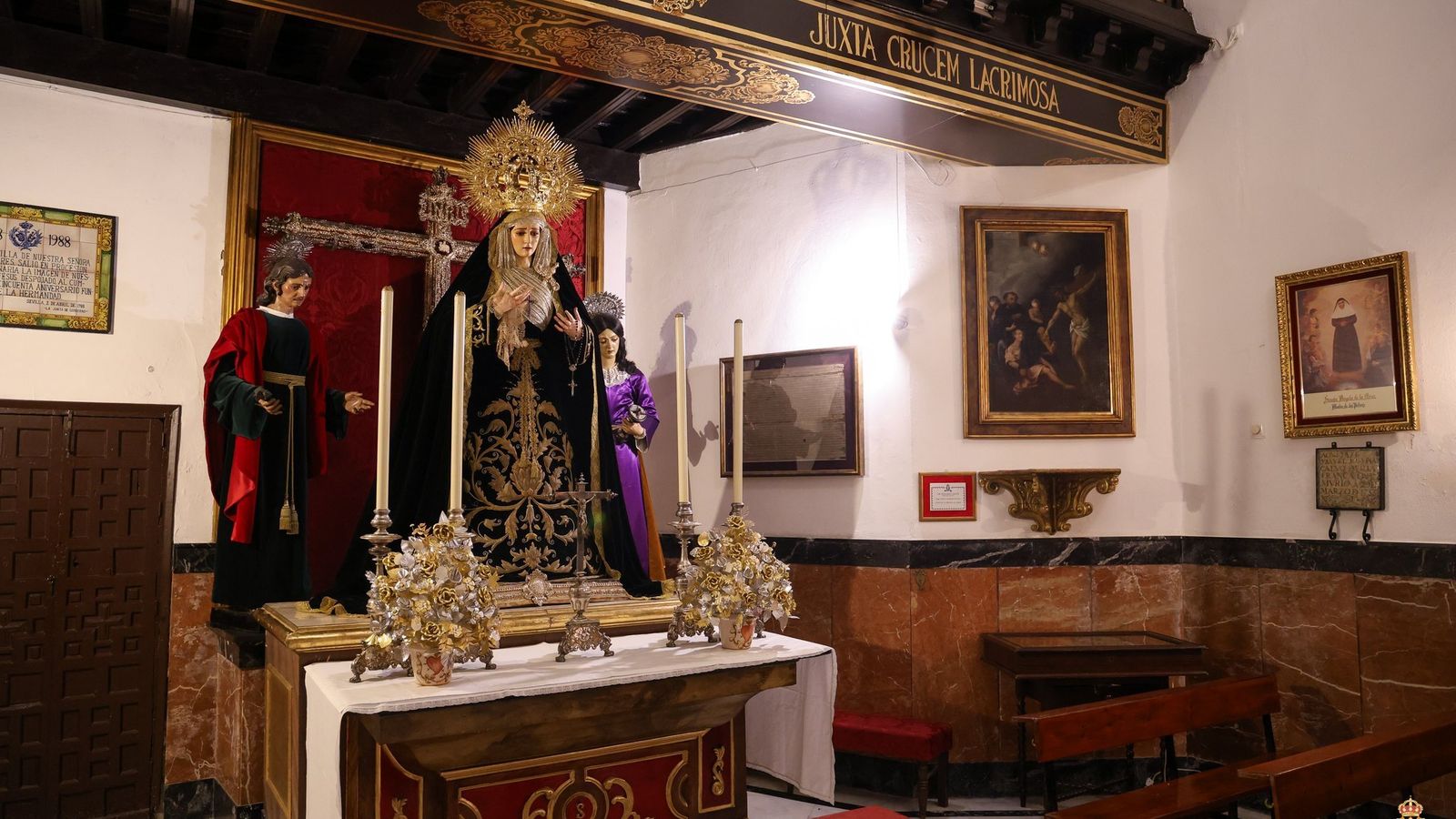 Así luce el altar provisional de la Soledad servita