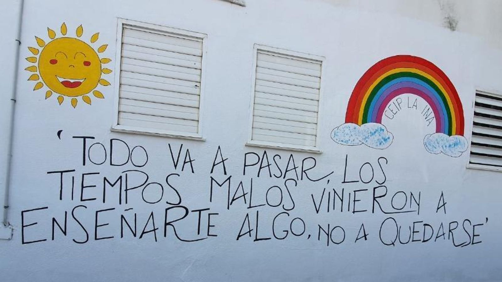 El mural que preside la entrada al CEIP La Ina en este inicio de curso. El mural que preside la entrada al CEIP La Ina en este inicio de curso.