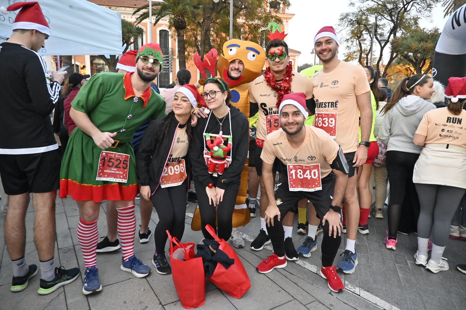 Búscate en las mejores fotografías de la San Silvestre de Huelva 2025