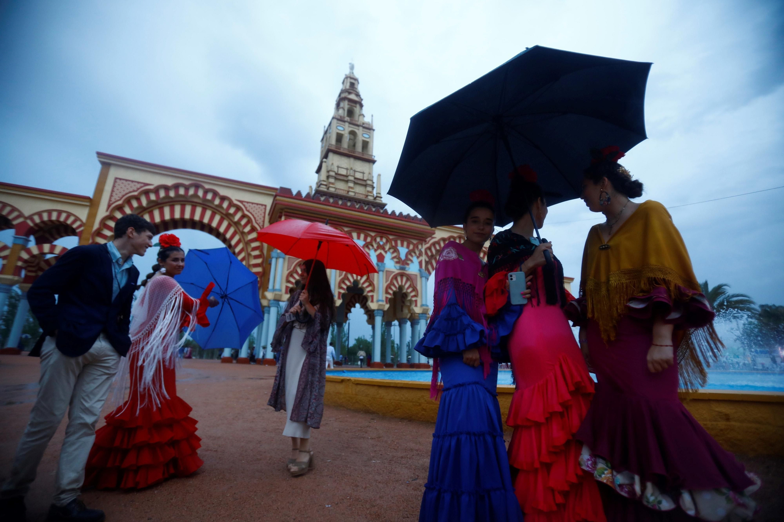 La intensa lluvia de este sábado en la Feria de Córdoba, en imágenes