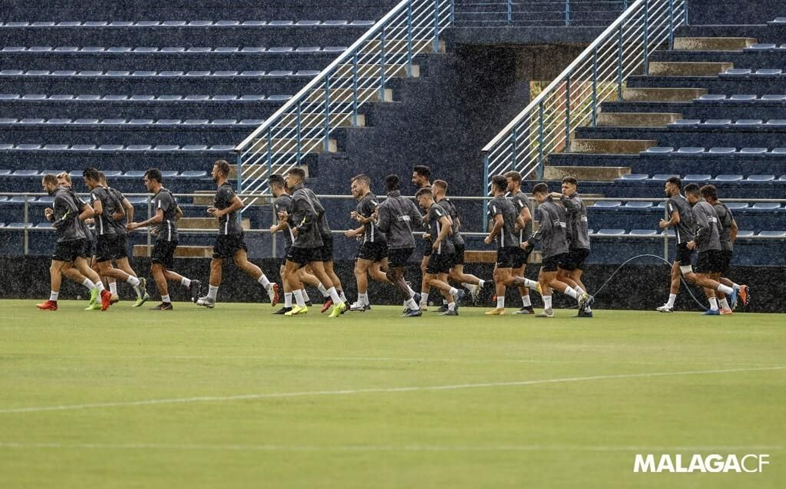 El entrenamiento bajo la lluvia del Málaga