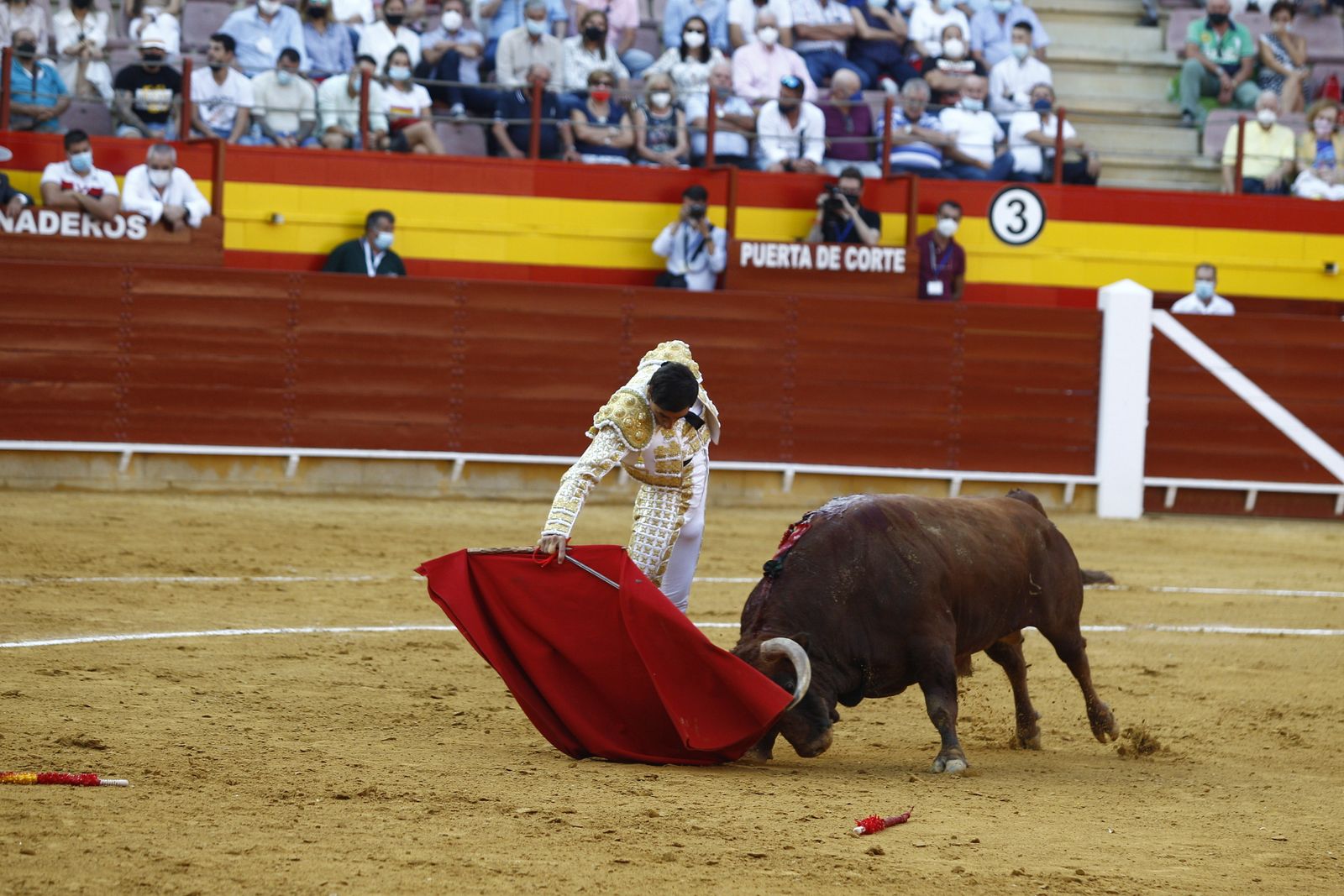Fotogalería corrida de toros. Cayetano Rivera, Paco Ureña y Roca Rey. Roquetas de Mar.