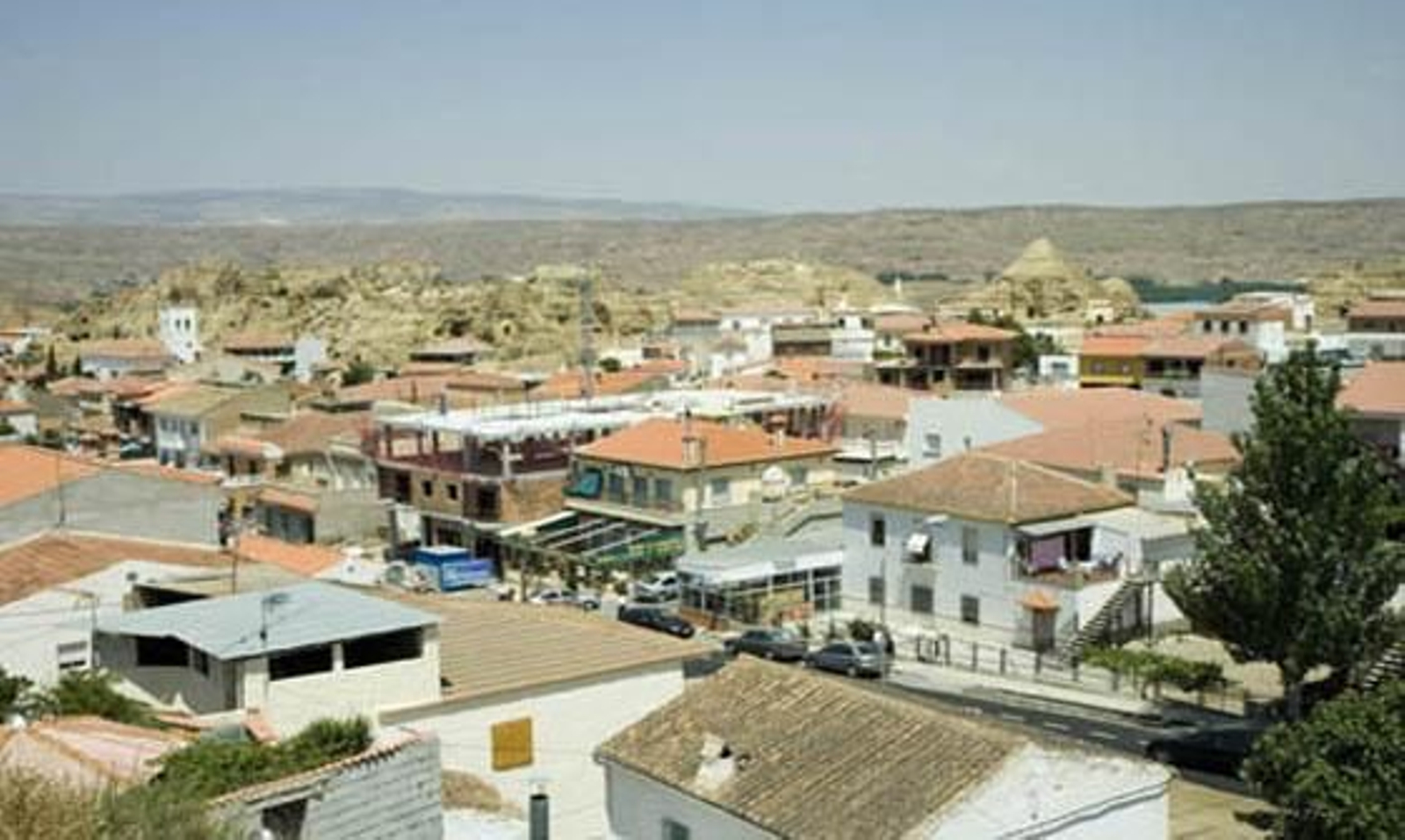 Ayuntamiento de Huélago. Vista parcial.