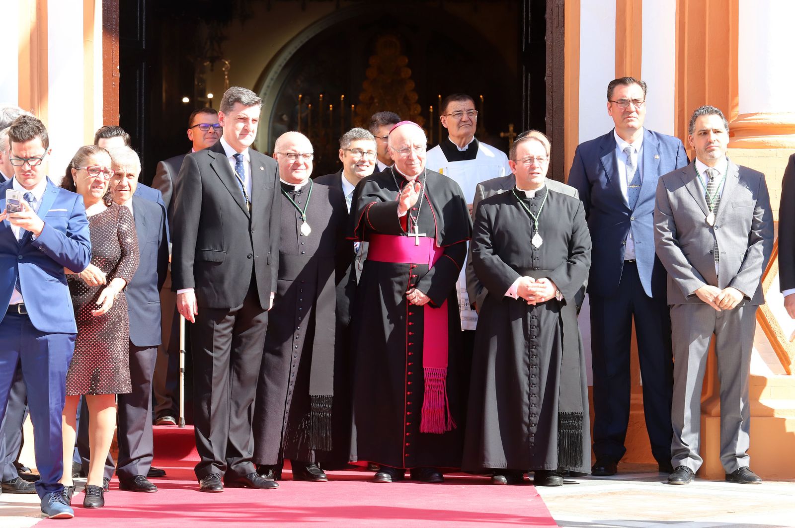 Imágenes de Don Felipe y Doña Letizia en su visita a la Virgen del Rocío