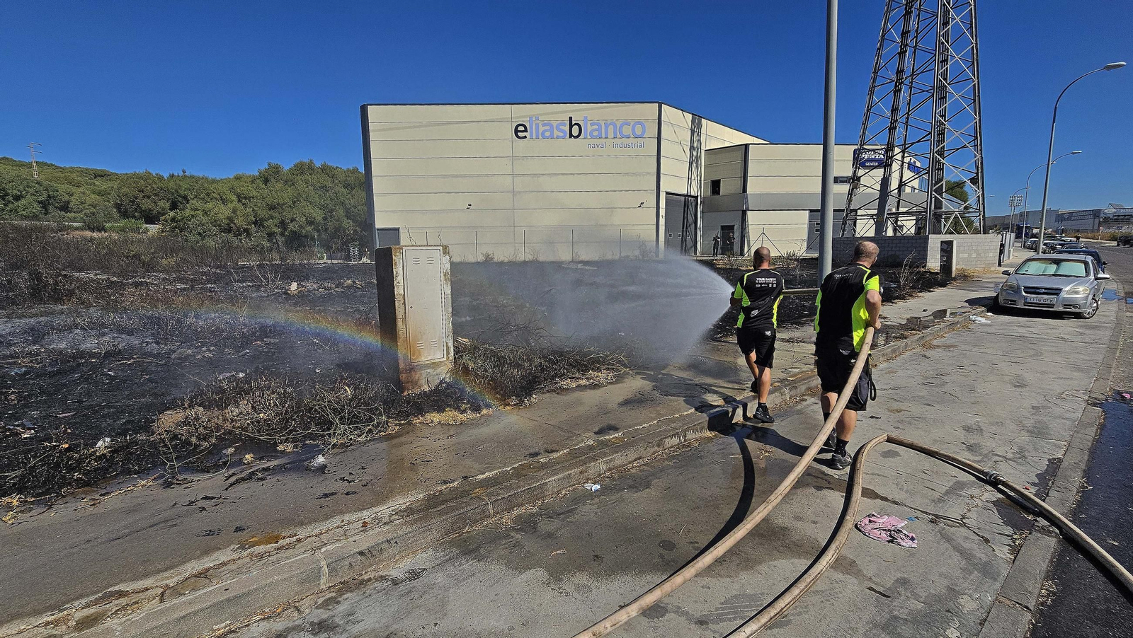 Fotos del incendio de pasto en el polígono de La Menacha en Algeciras