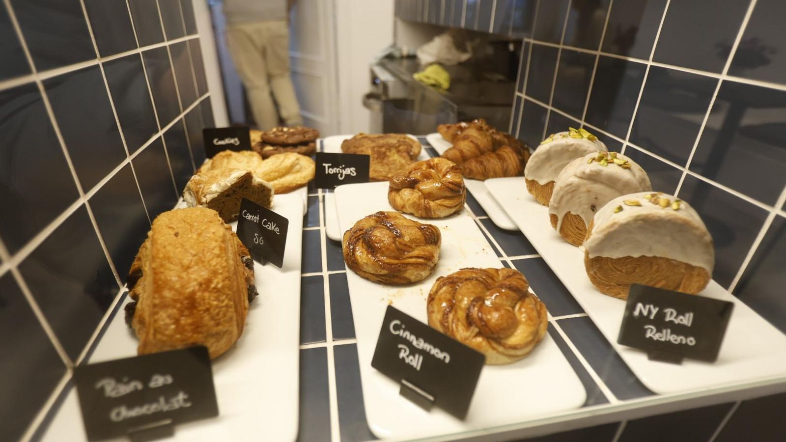 También disponen de suculentas piezas de bollería