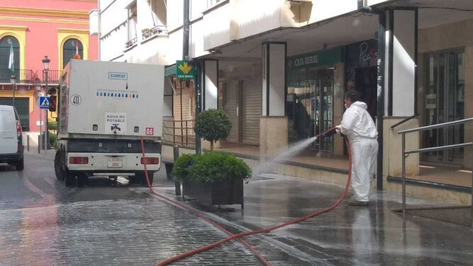 Desinfección de calles en Lucena.