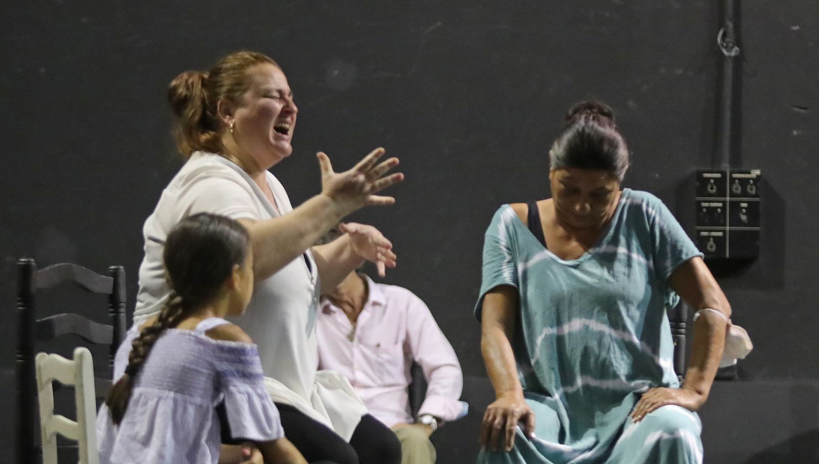 Ensayos en Villamarta de 'Memoria viva' de María del Mar Moreno que estrenará en la Bienal