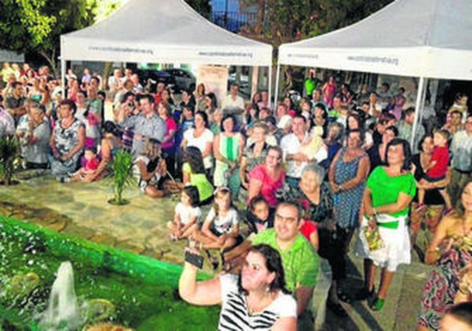 Los familiares de los participantes, atentos a las actuaciones.