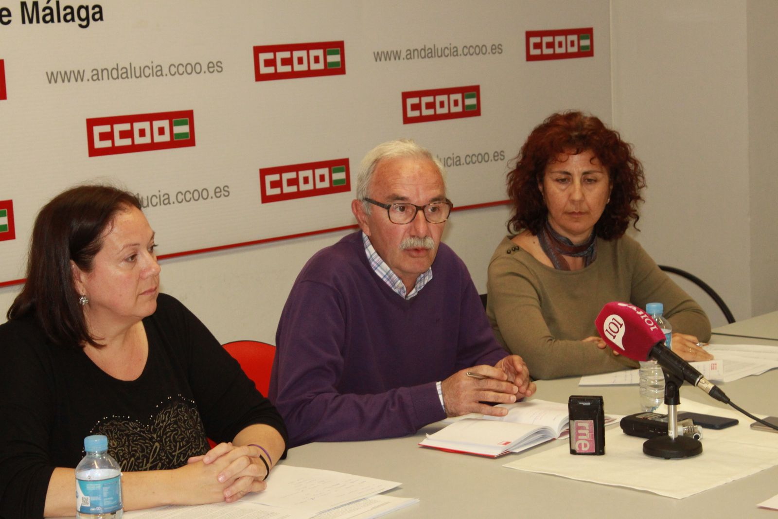 Virginia Vázquez, Félix Martín y Gloria Pérez, ayer, en la sede de CCOO.