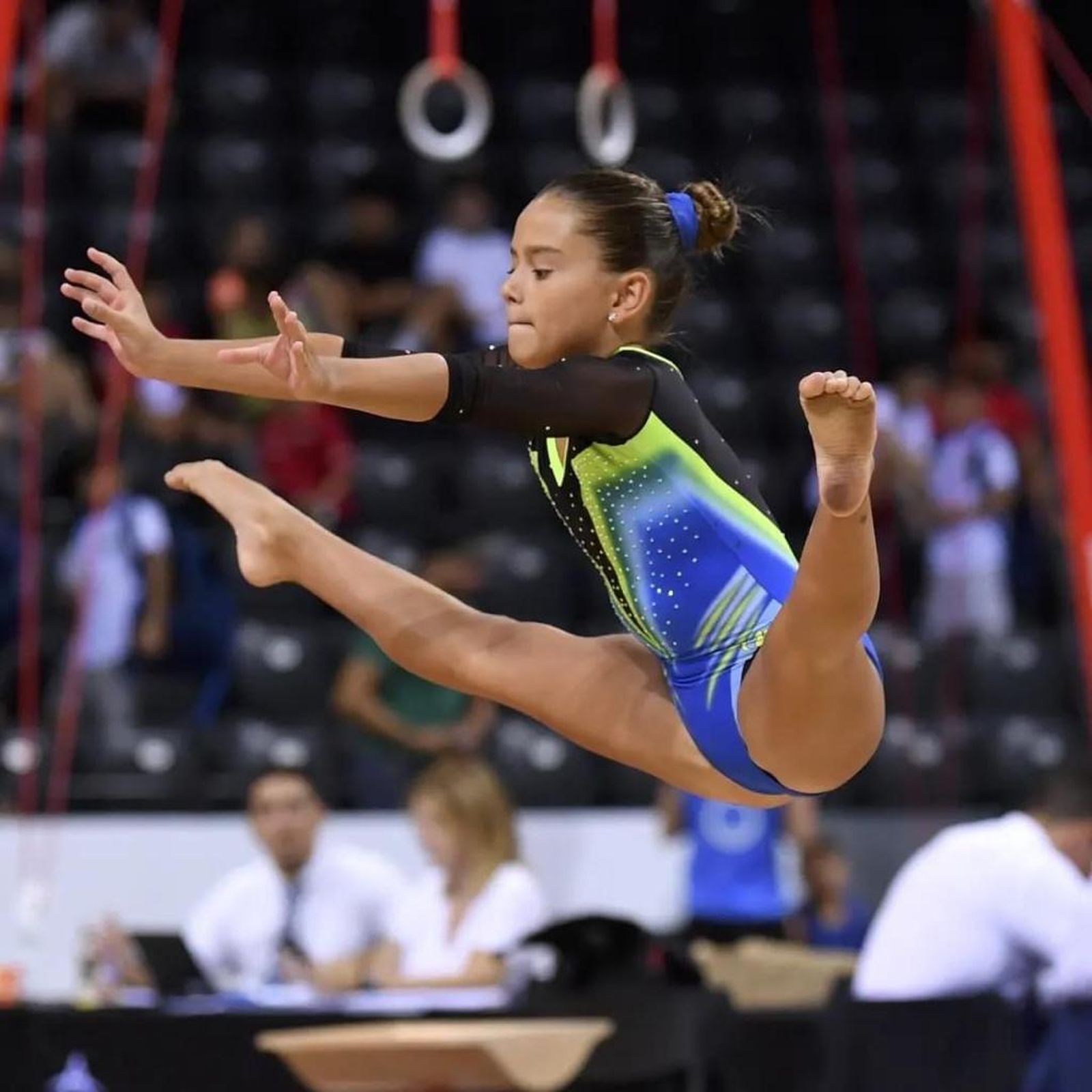 Patricia en plena acción durante un ejercicio en el pasado Campeonato de España de Gimnasia Artística.